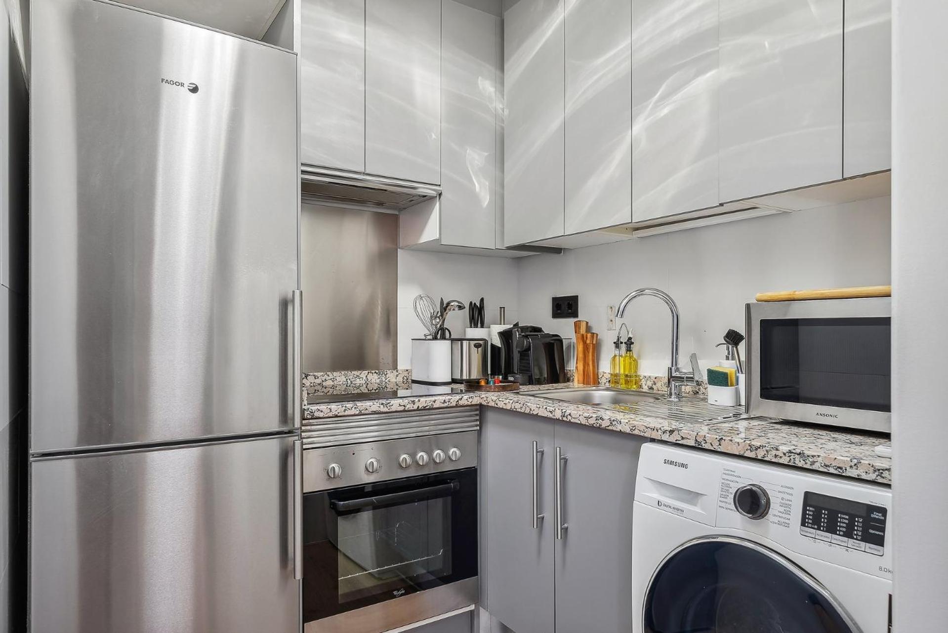 Limehome Madrid Calle De Santa Ana - Estancia Temporal Εξωτερικό φωτογραφία