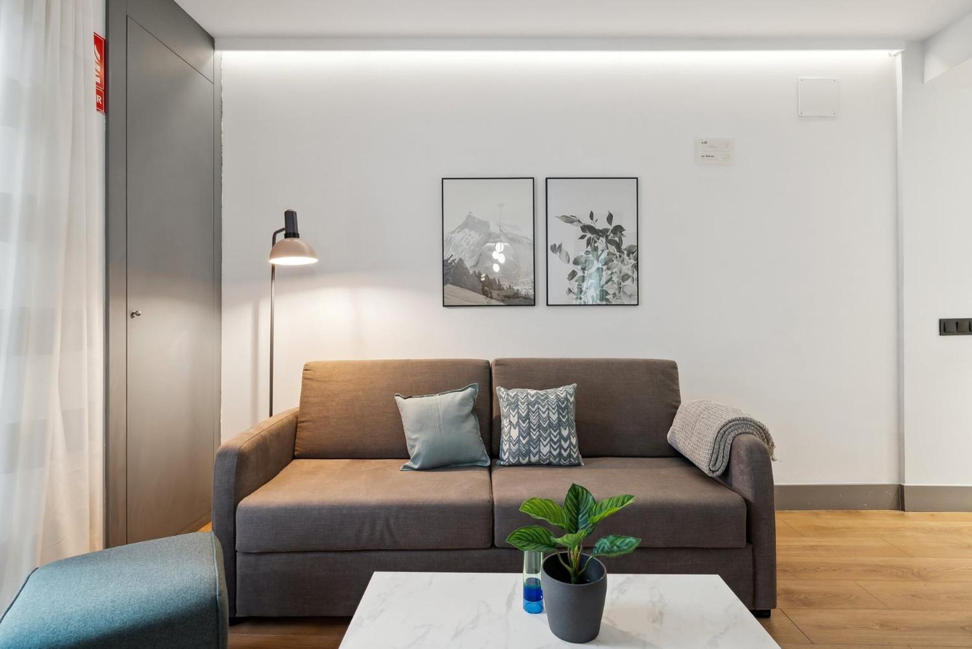 Limehome Madrid Calle De Santa Ana - Estancia Temporal Εξωτερικό φωτογραφία