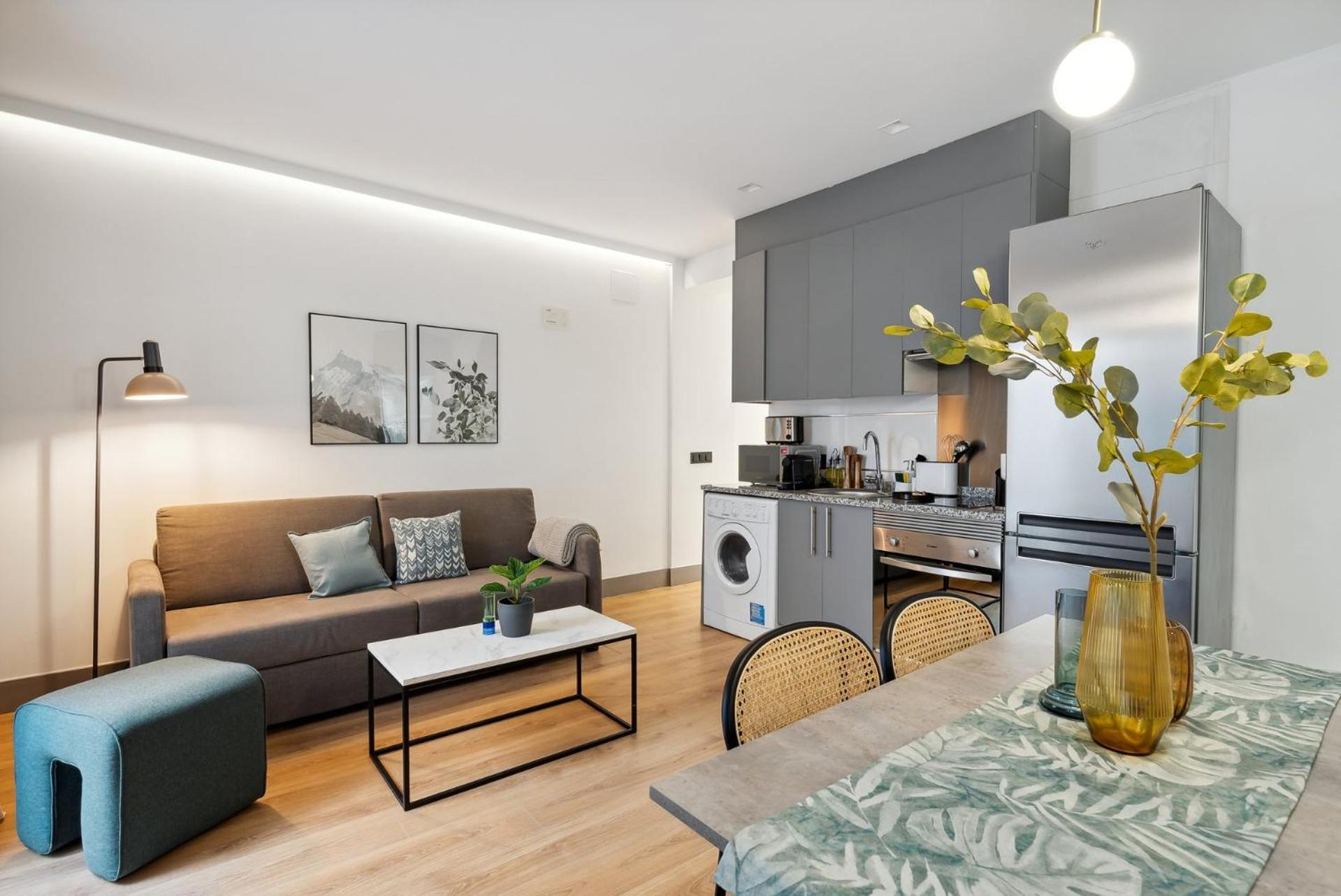 Limehome Madrid Calle De Santa Ana - Estancia Temporal Εξωτερικό φωτογραφία