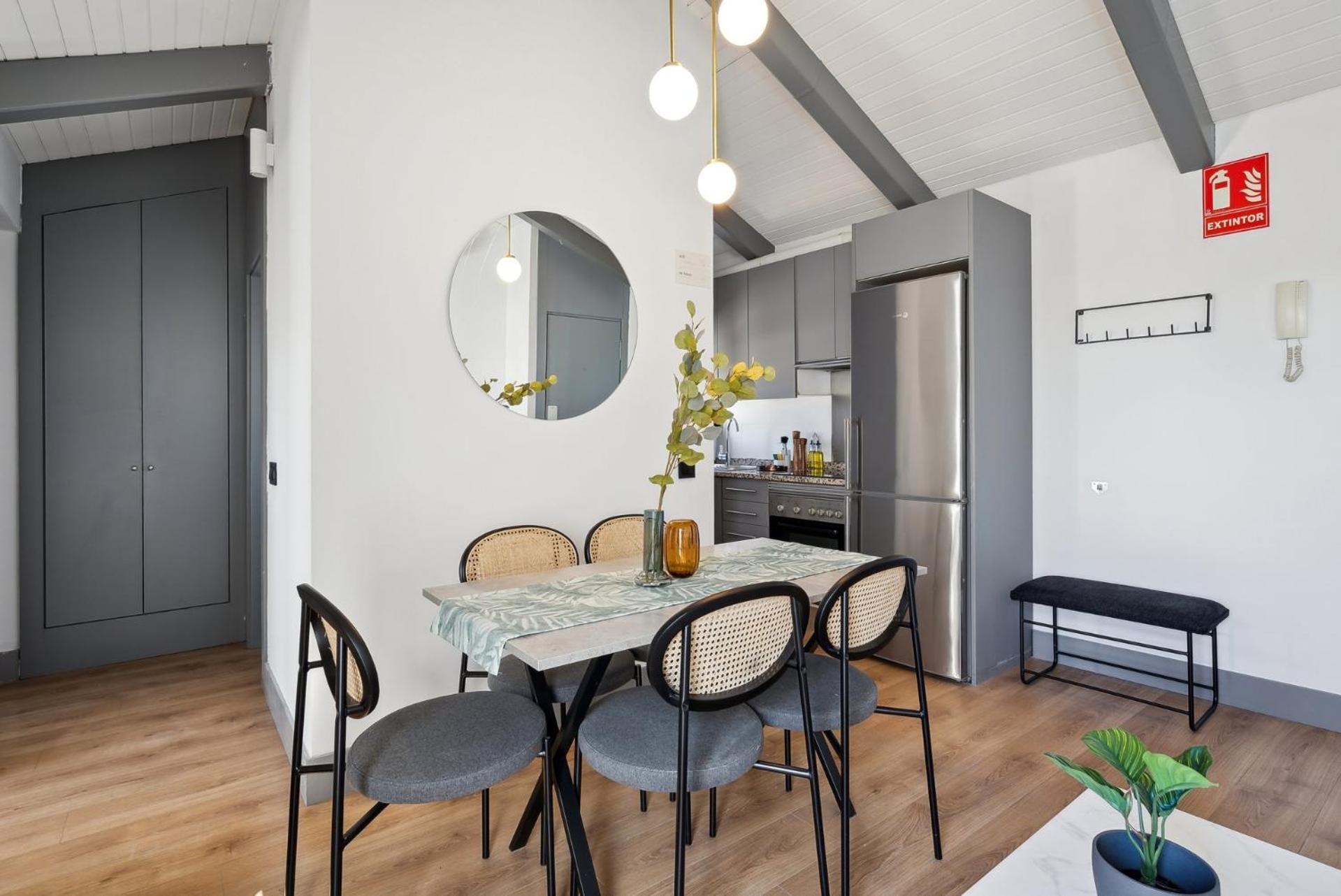 Limehome Madrid Calle De Santa Ana - Estancia Temporal Εξωτερικό φωτογραφία