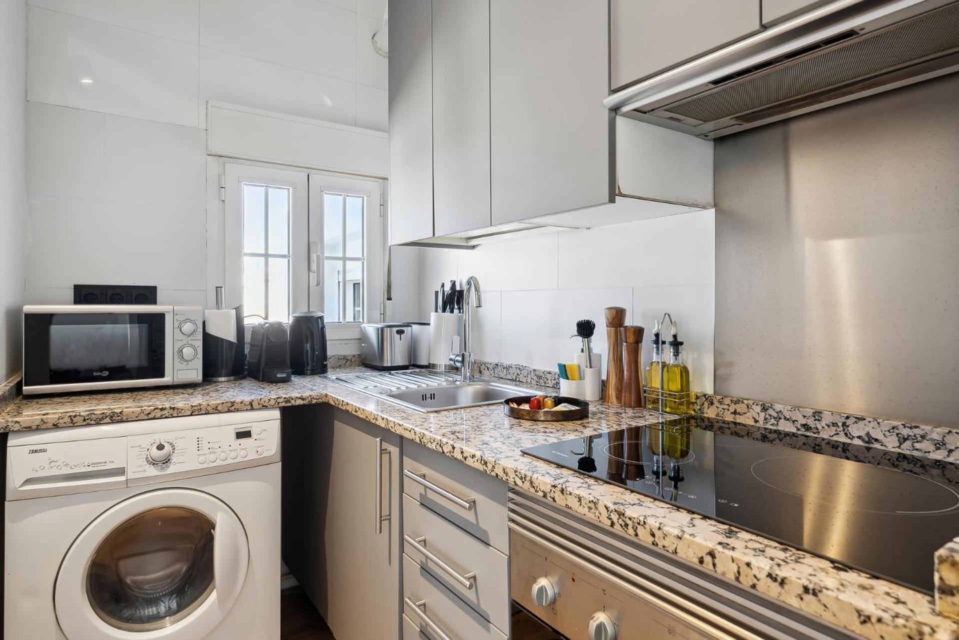 Limehome Madrid Calle De Santa Ana - Estancia Temporal Εξωτερικό φωτογραφία